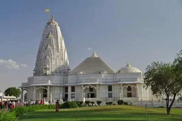 Explore the Beauty of White Marble Birla Mandir