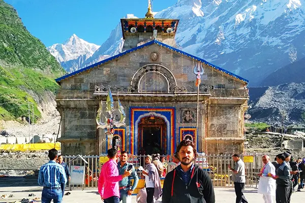 Kedarnath temple in Summer Season