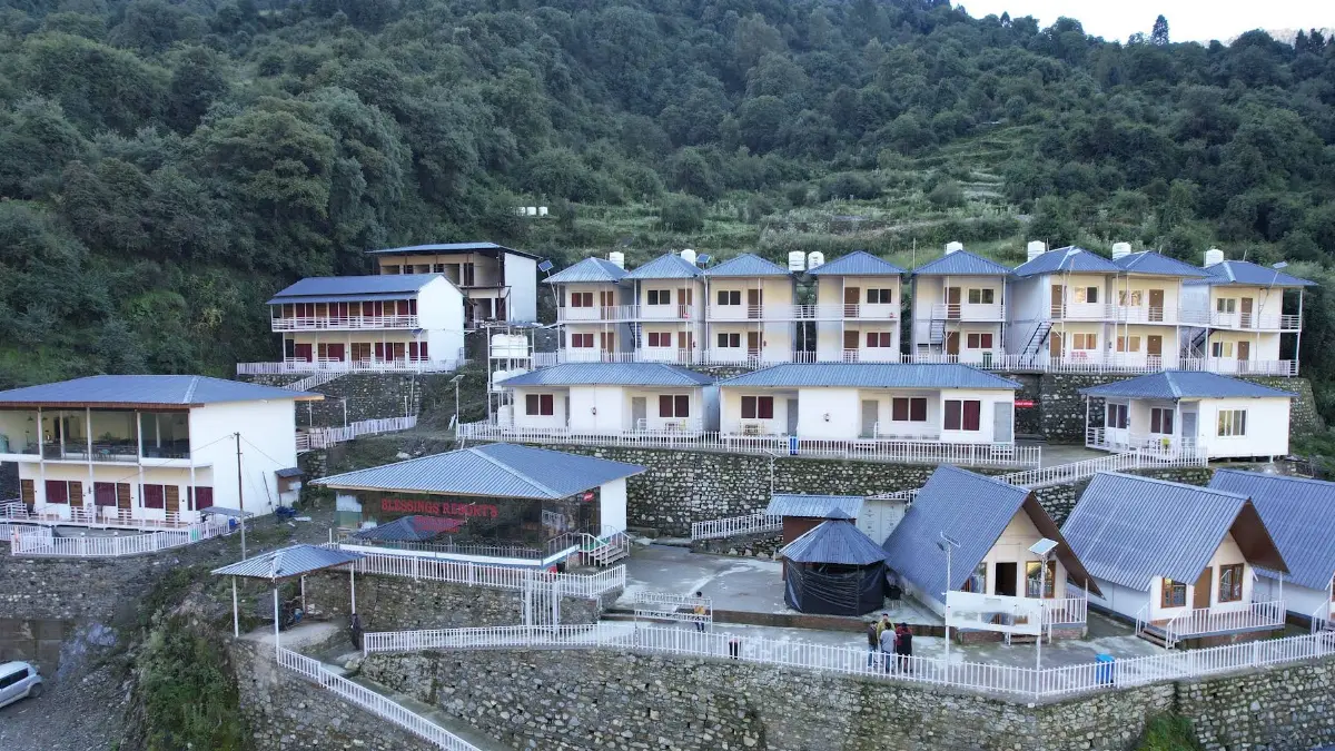 An image showing hotels in Yamunotri