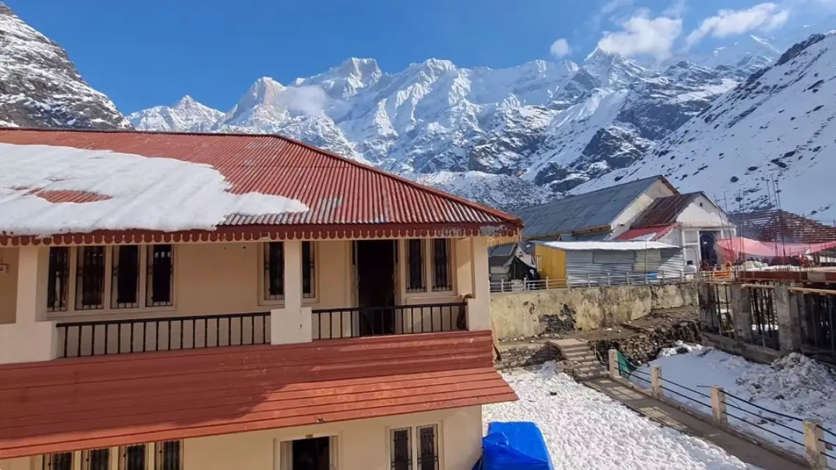 An image of hotels in kedarnath