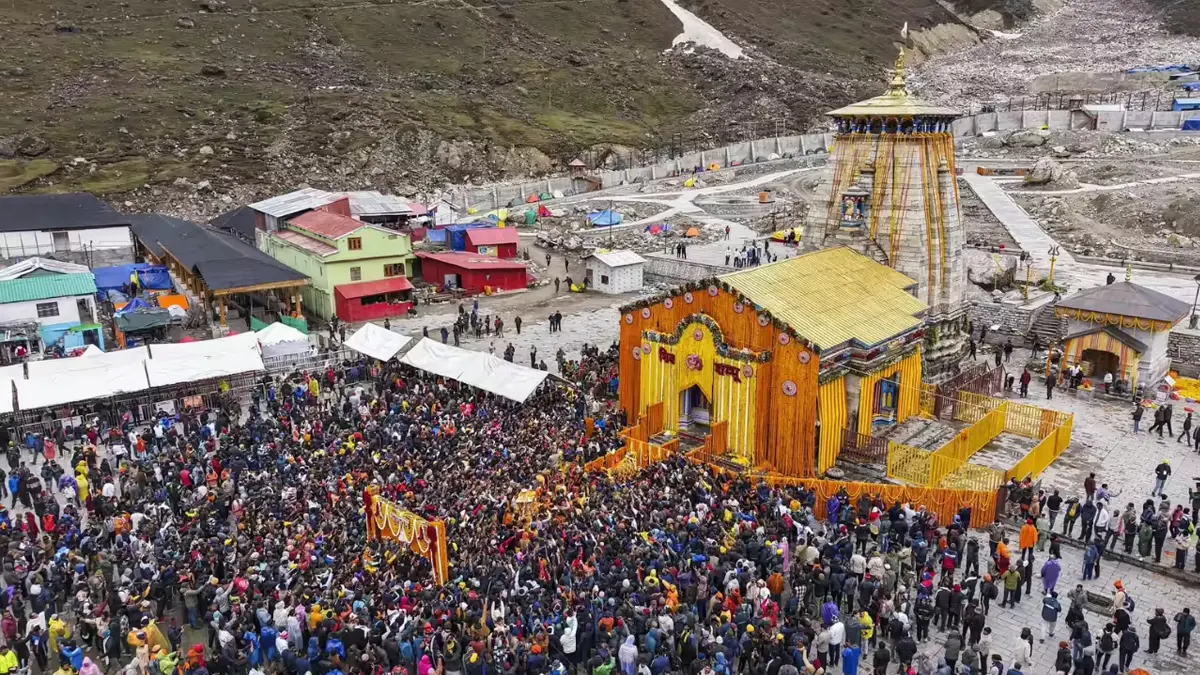 An image showing Kedarnath crowd